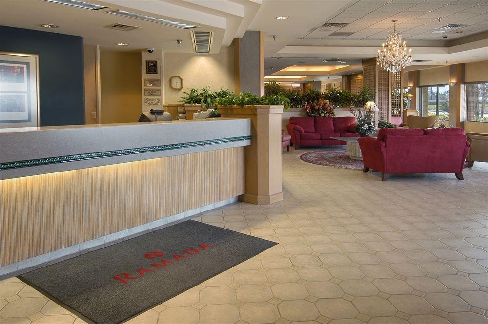 North Villa Inn Spring Interior photo