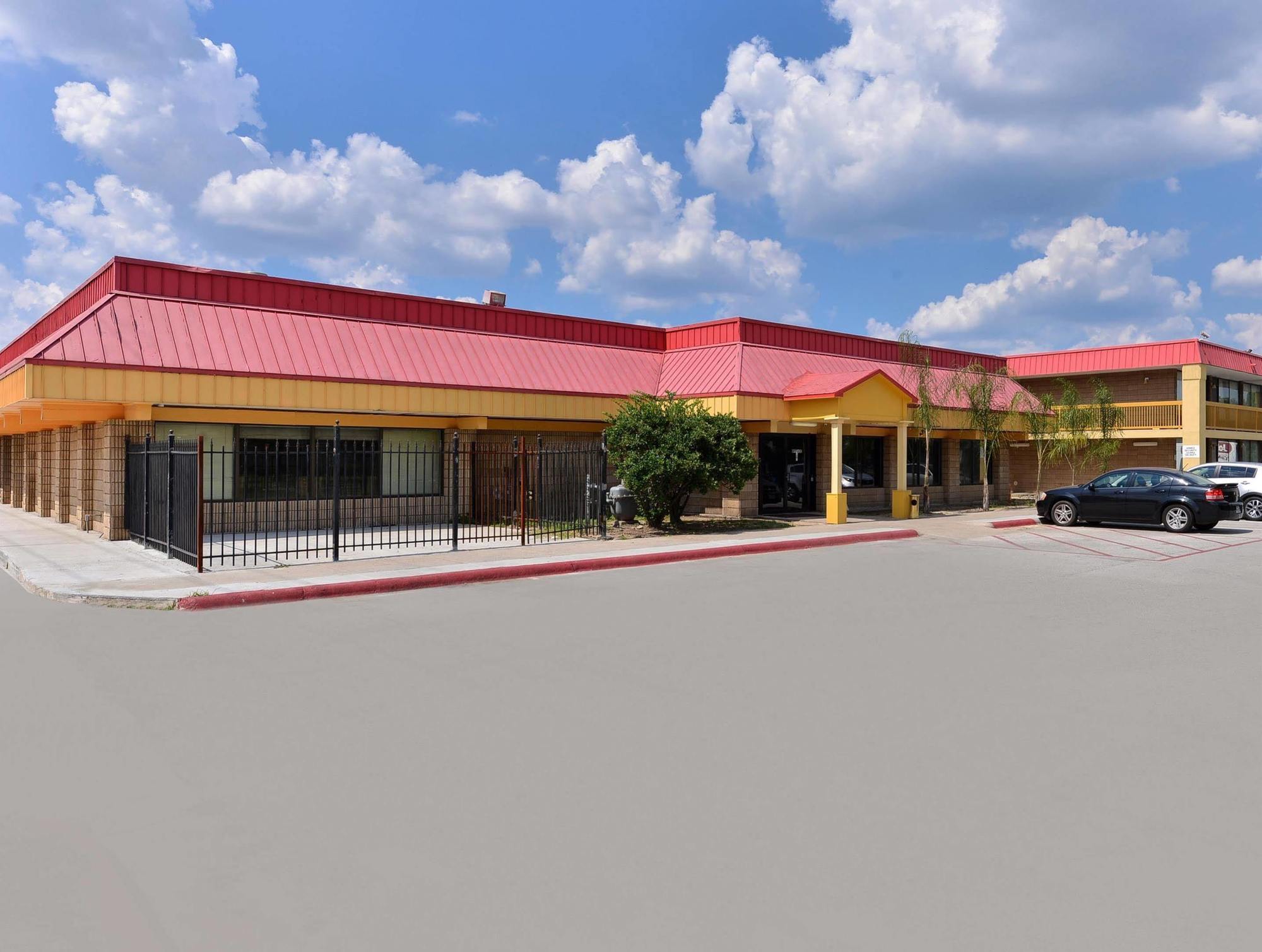 North Villa Inn Spring Exterior photo