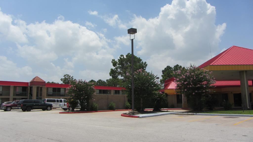 North Villa Inn Spring Exterior photo